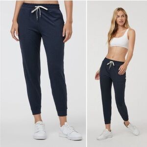 Vuori Performance Joggers in Navy Blue